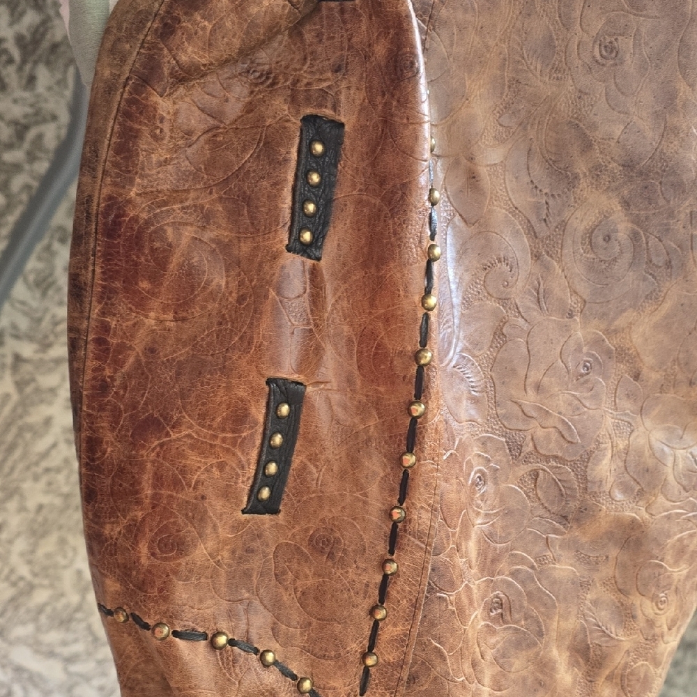 Elegant Tan and Brown Embossed Shoulder Bag - Picture 5 of 5
